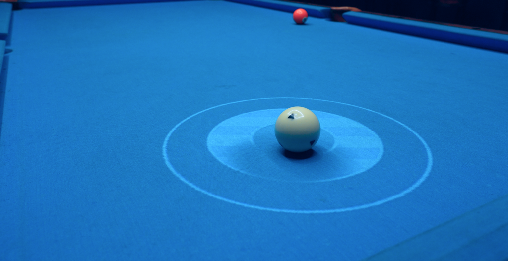A Poolseye target projected around the cue ball